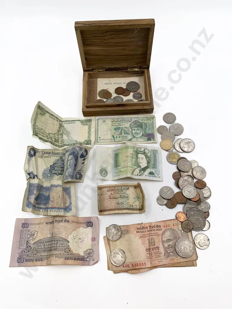 Box of Assorted World Bank Notes & Loose Coinage Image 1++