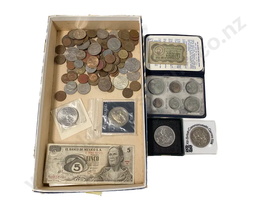 Small Quantity NZ and World Pocket Change Coinage & 1951 Crown Image 1++