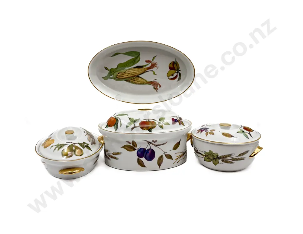 Four Pieces of Royal Worcester "Evesham" Image 1++