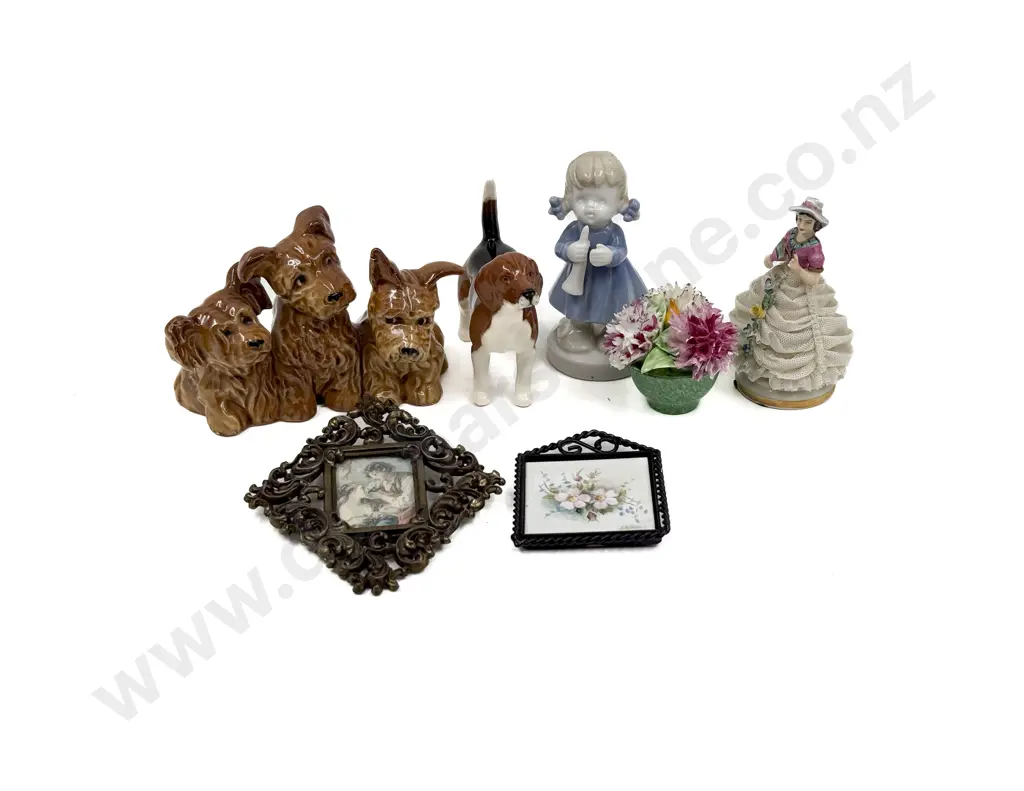 Beswick Dog & Assorted Ornaments Image 1++