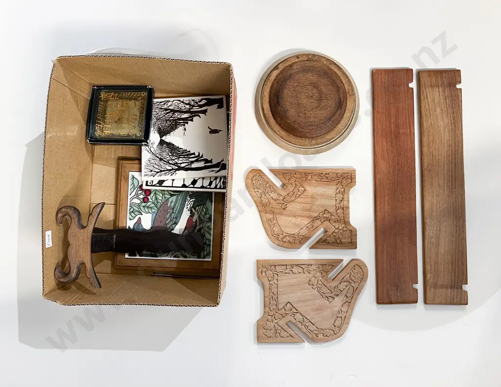 Quantity of Assorted Woodware & Decorative Tiles Image 1++