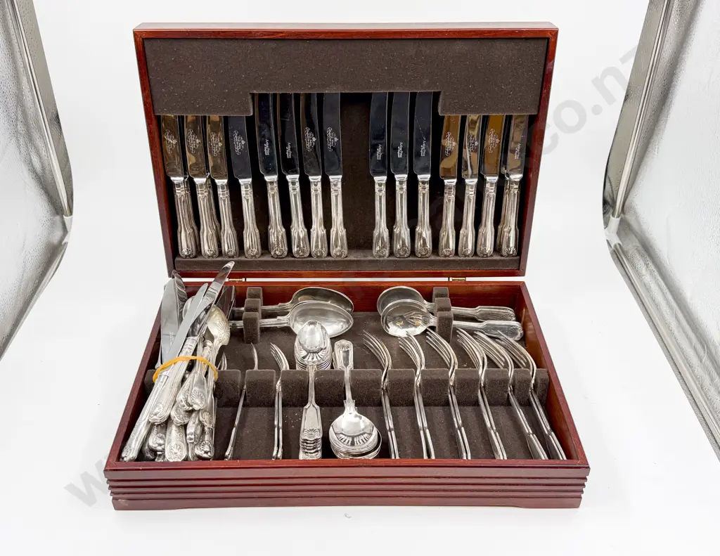 Canteen of Assorted Kings Pattern Cutlery Image 1++