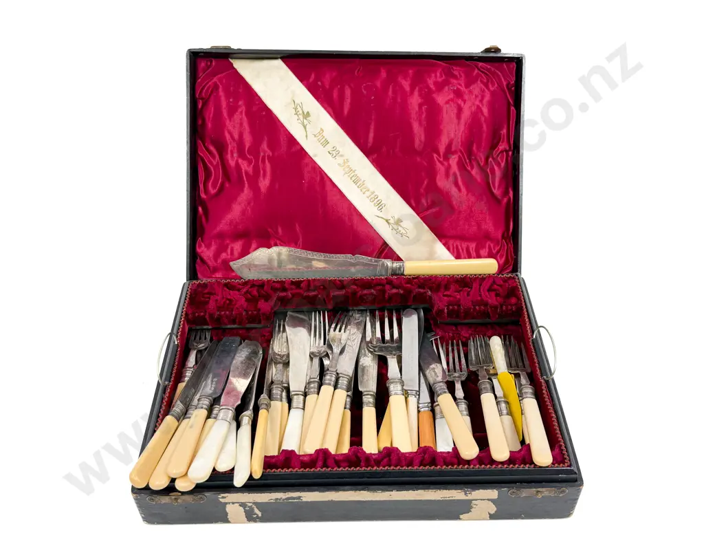 Quantity of Assorted Bone Handled Cutlery etc Image 1++
