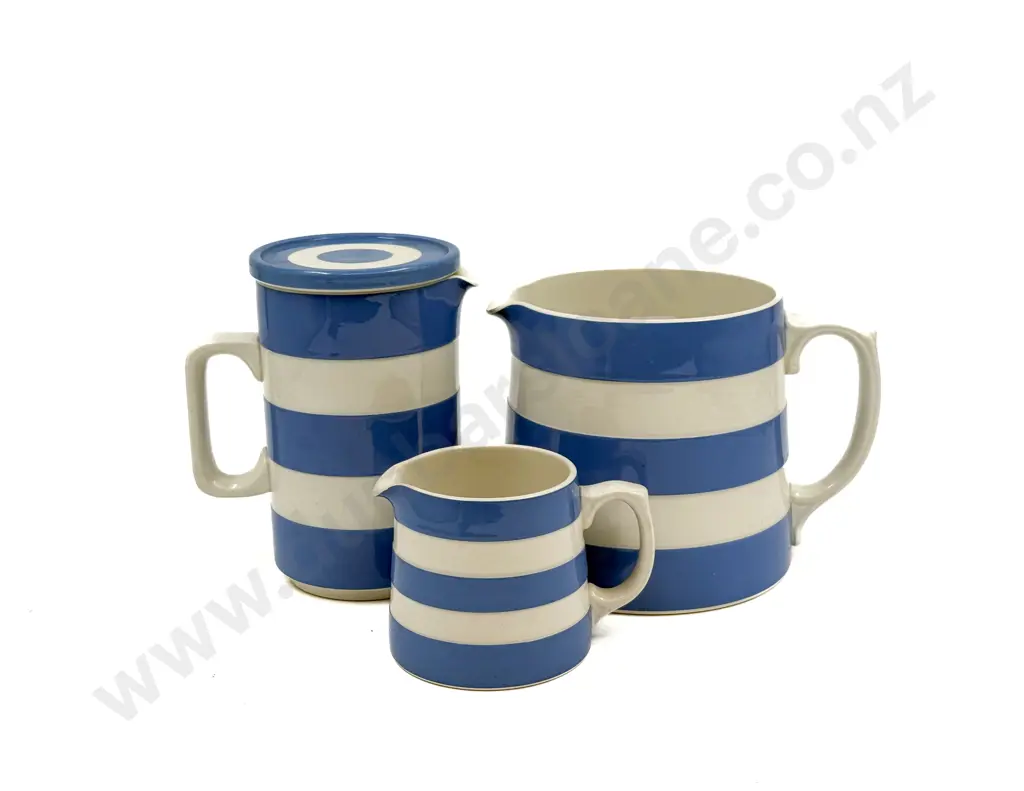 Three T & G Green Cornish Ware Jugs Image 1++