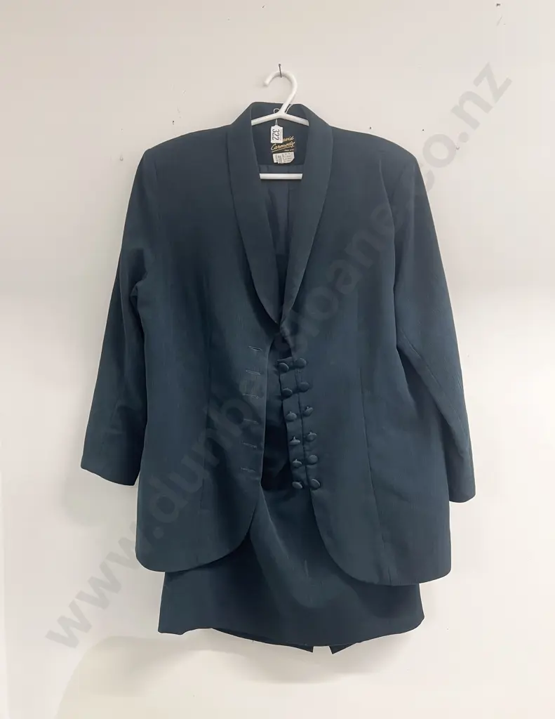 David Carmody Ladies Green Suit Jacket and Skirt Image 1++