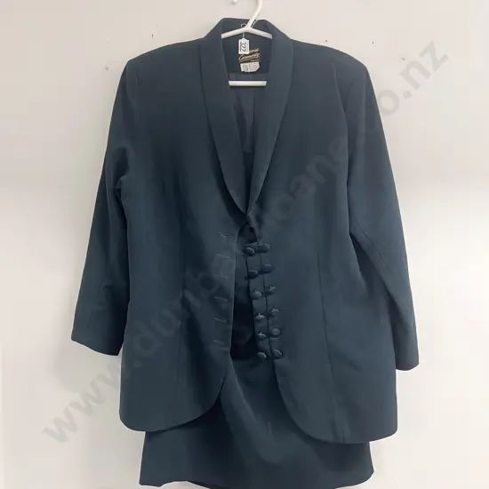 David Carmody Ladies Green Suit Jacket and Skirt