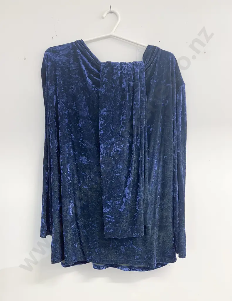 Jacki Peters NZ Two Piece Top and Skirt Outfit with Maggie Shepherd Over Shirt Image 1++