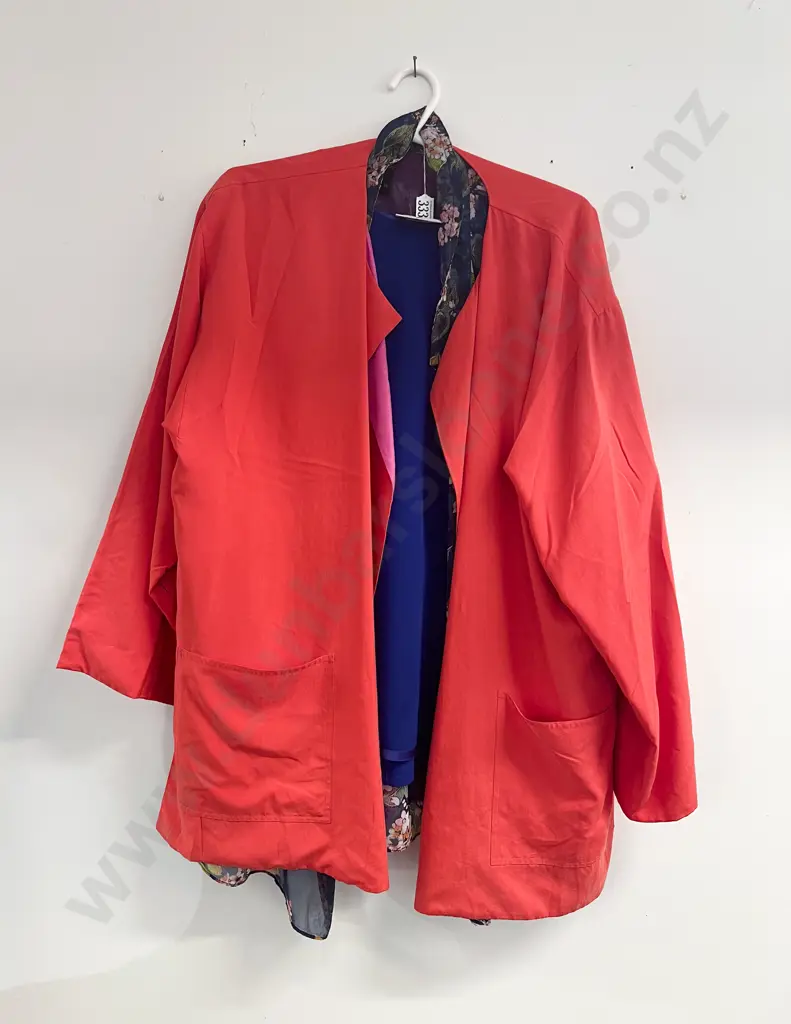 Maggie Shepherd 3/4 Sleeve Blue Top with Floral Blouse and reservable Blazer Image 1++