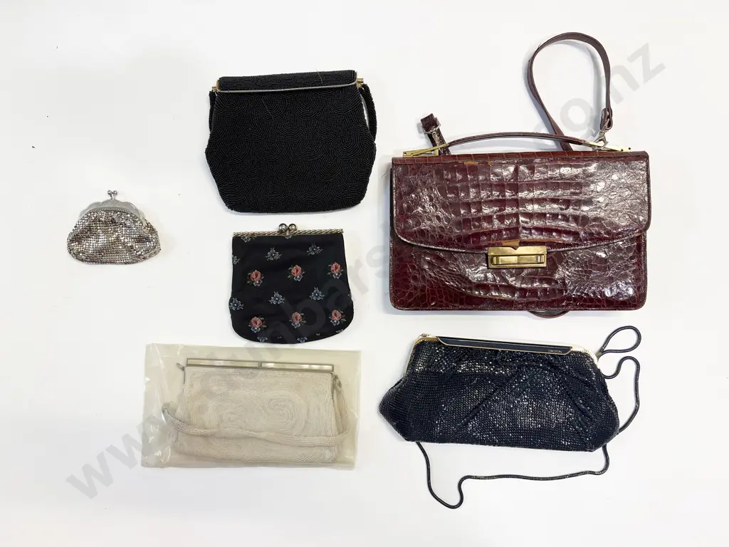 Oroton Ladies Handbag together with Others Image 1++