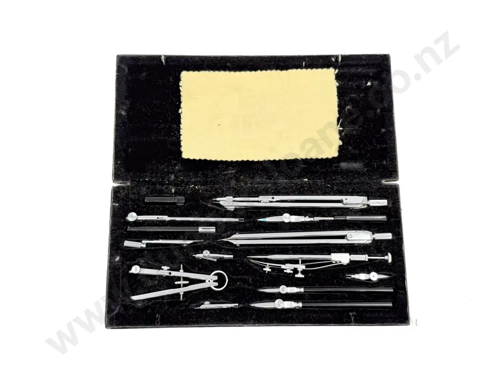 Cased Set of Drawing Instruments Image 1++