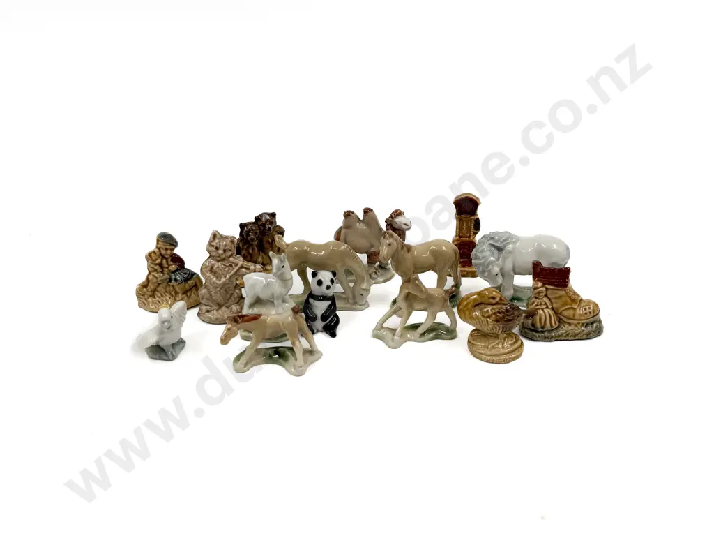 Small Quantity of Assorted Wade Whimsies etc Image 1++