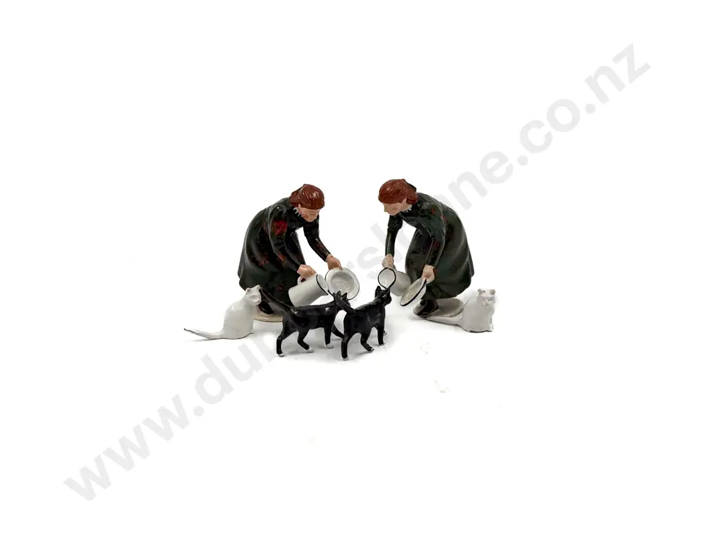Pair of Small Painted Lead Figures & Four Lead Cats Image 1++