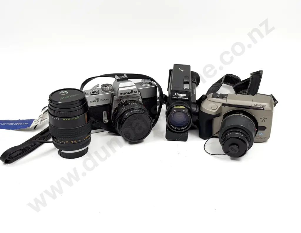 Box Quantity of Assorted Vintage Cameras Image 1++