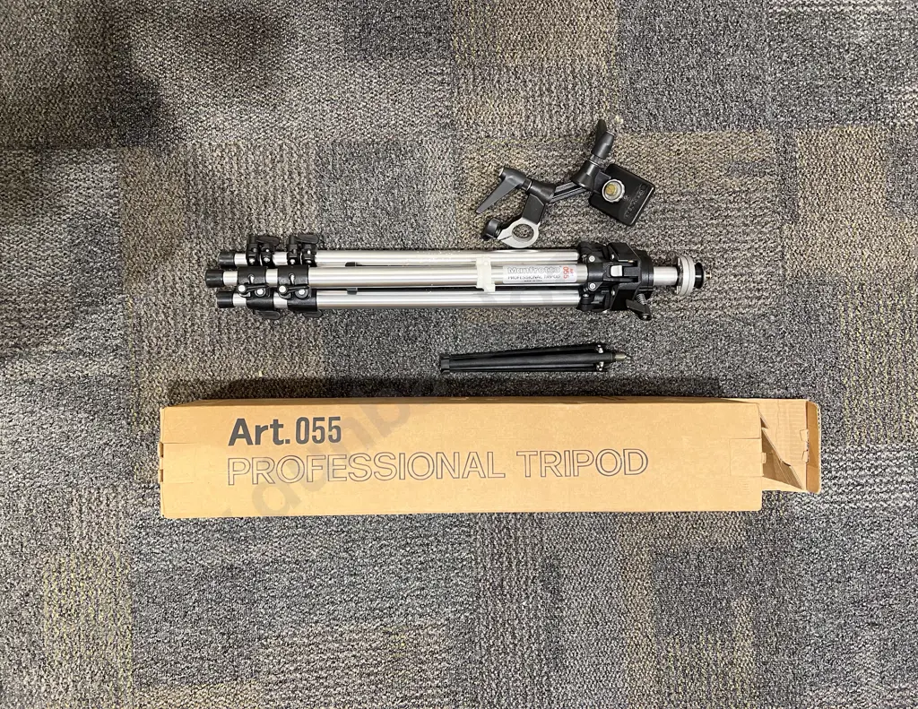 Art.055 Italian Tripod with Box Image 1++