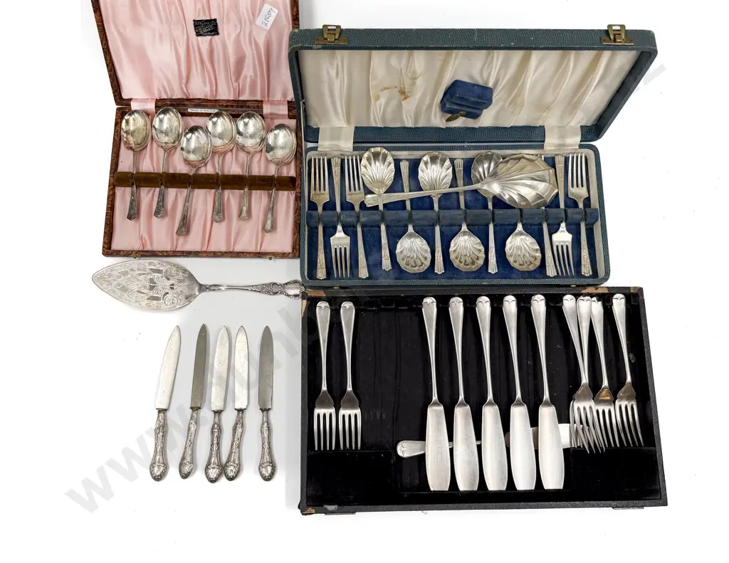 Five S/S Handled Knives and Assorted Boxed Cutlery Image 1++