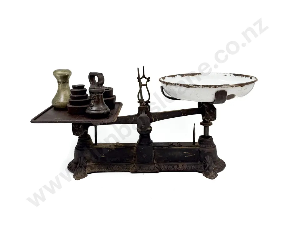 Vintage Kitchen Scales & Assorted Weights Image 1++