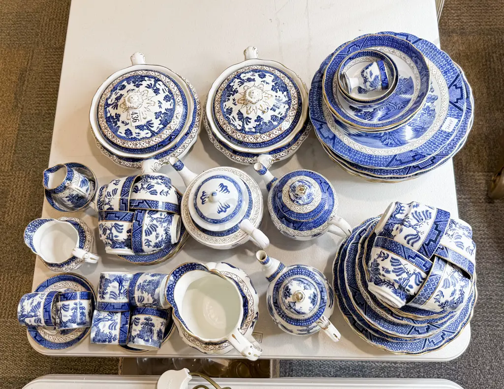 Quantity of Assorted Willow Pattern Dinner China Image 1++