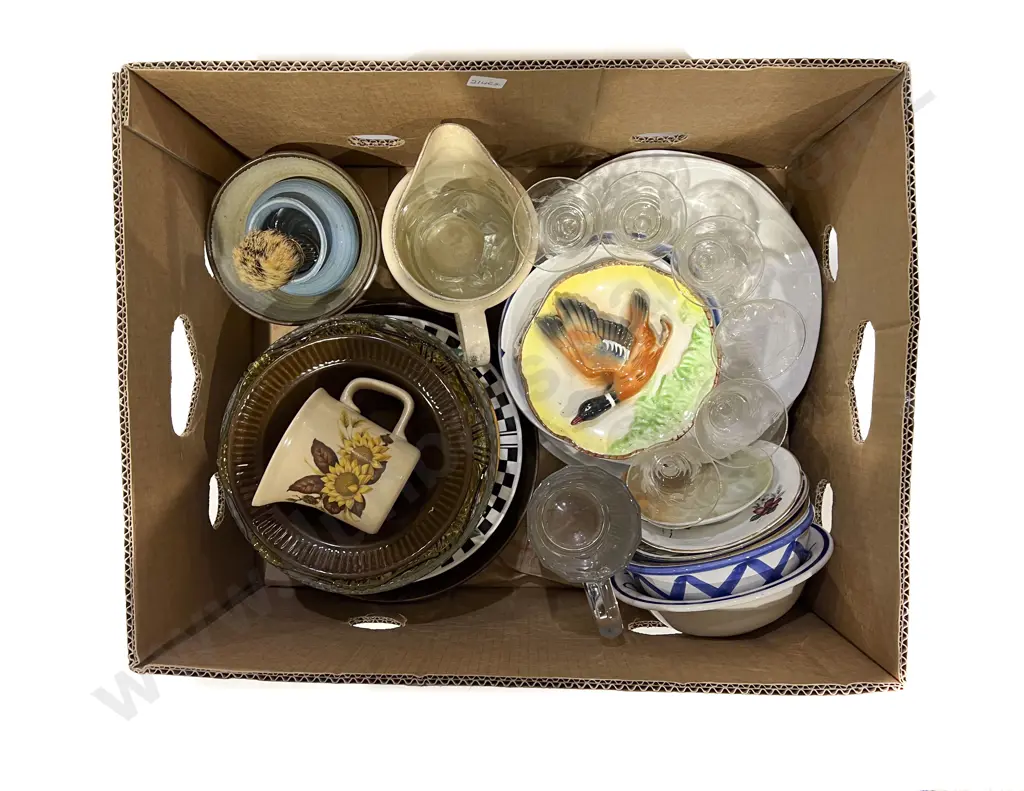 Quantity of Assorted China & Glassware etc including Crown Lynn (Faults) Image 1++