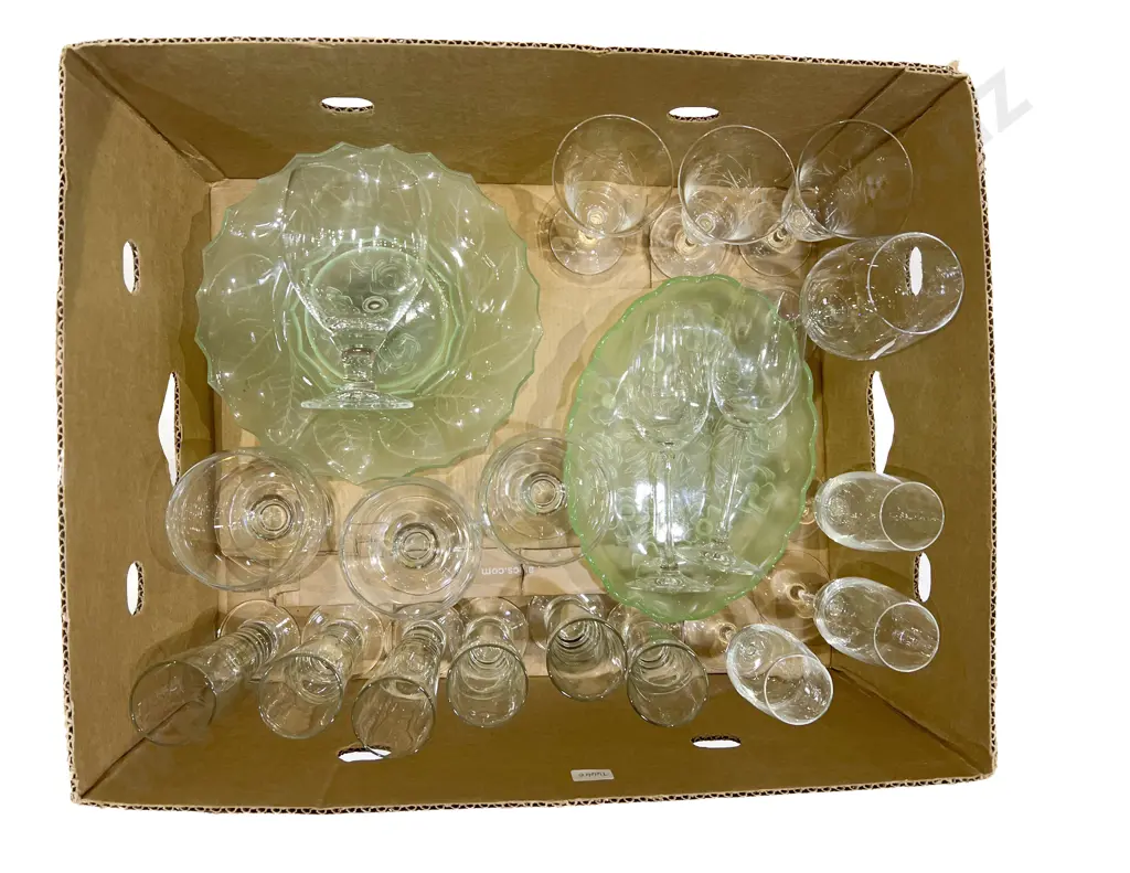 Box of Assorted Glassware Image 1++