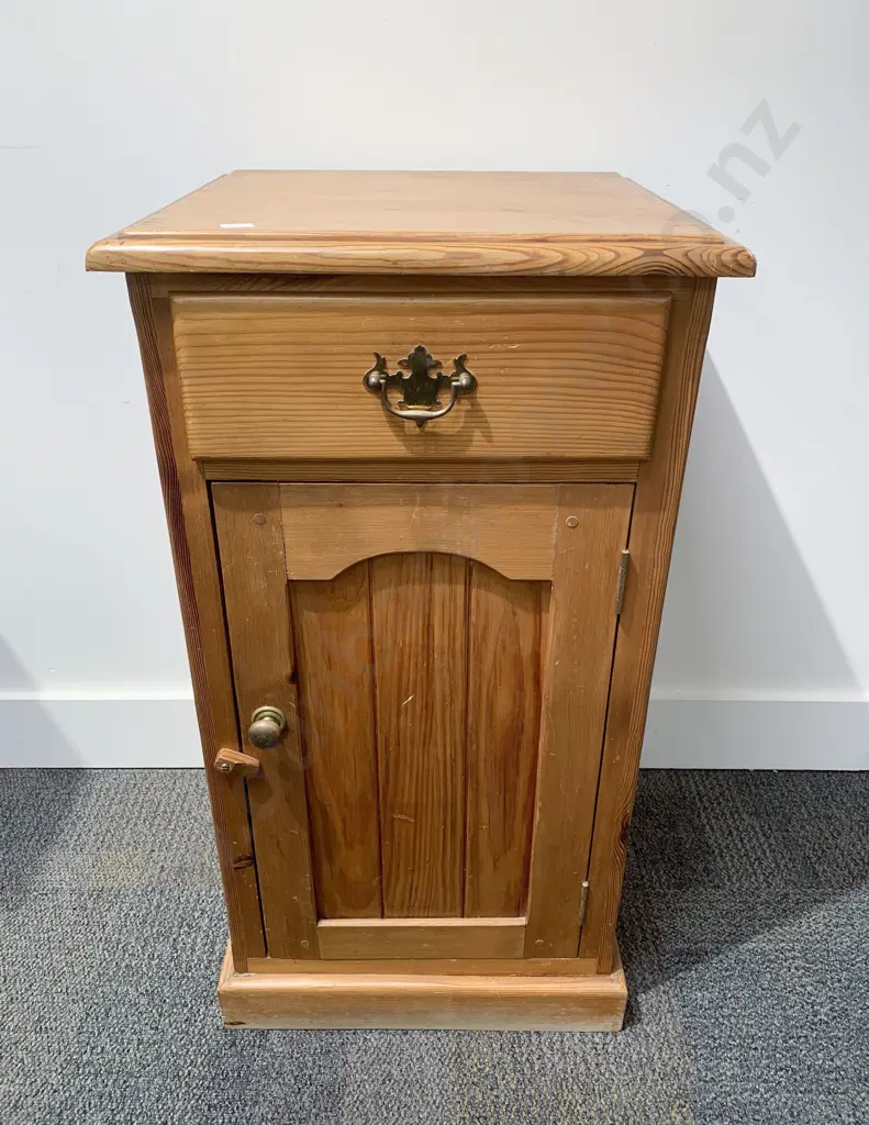 Pine Side Cabinet Image 1++