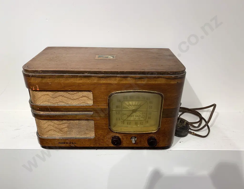 Vintage His Master's Voice American Radio Image 1++