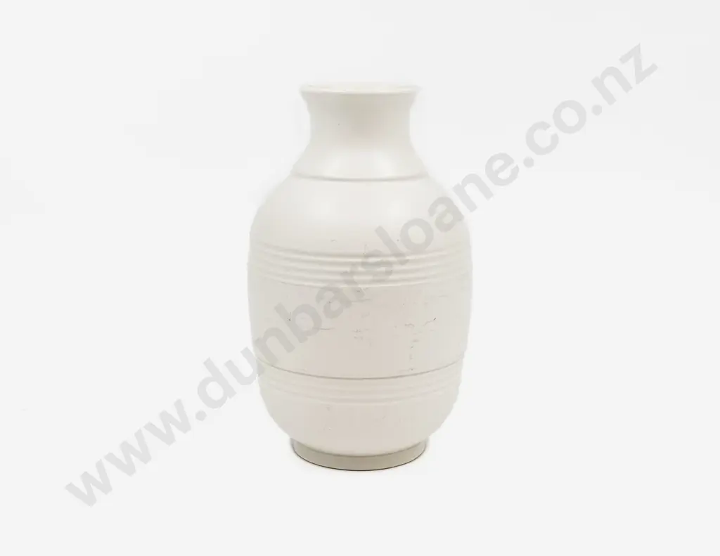 Crown Lynn Ribbed Ovoid Vase Image 1++