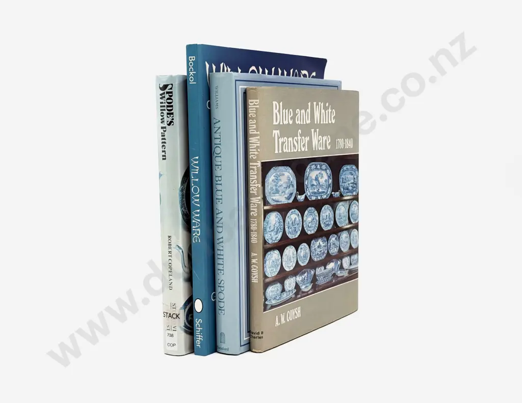 Reference Four Volumes on Blue & White Ware Image 1++