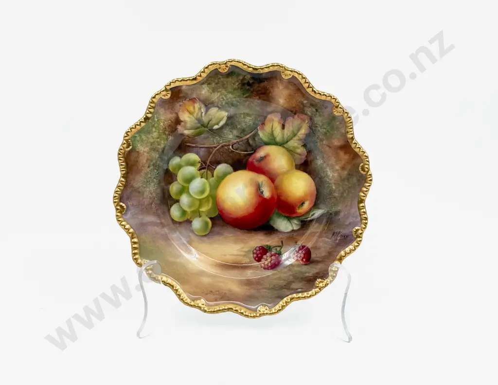 Royal Worcester Shaped Circular Plate Image 1++