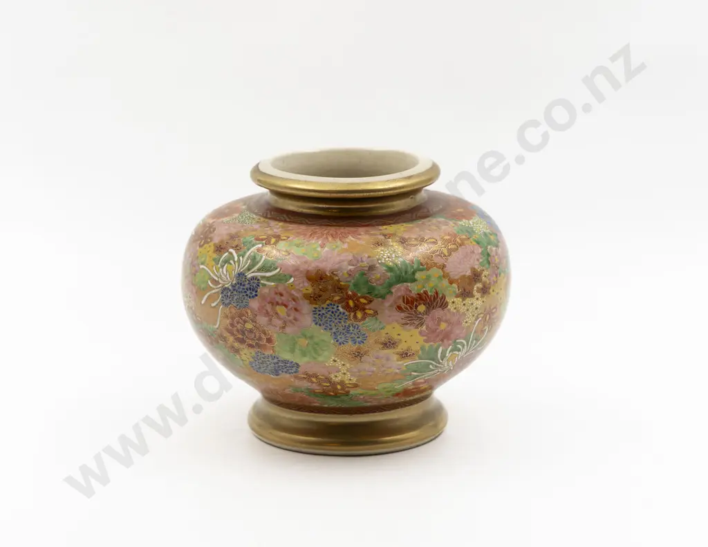 A Meiji Period Satsuma Vase Image 1++
