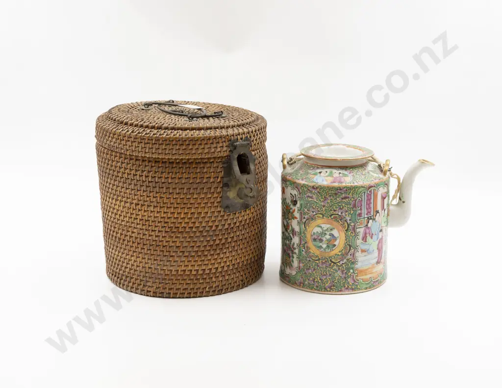 Late C19th Cantonese Export Famille Rose Teapot Image 1++