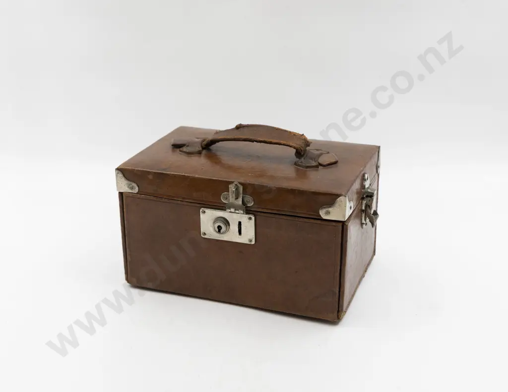 Early C20th Bone and Bamboo Cased Mahjong Set Image 1++