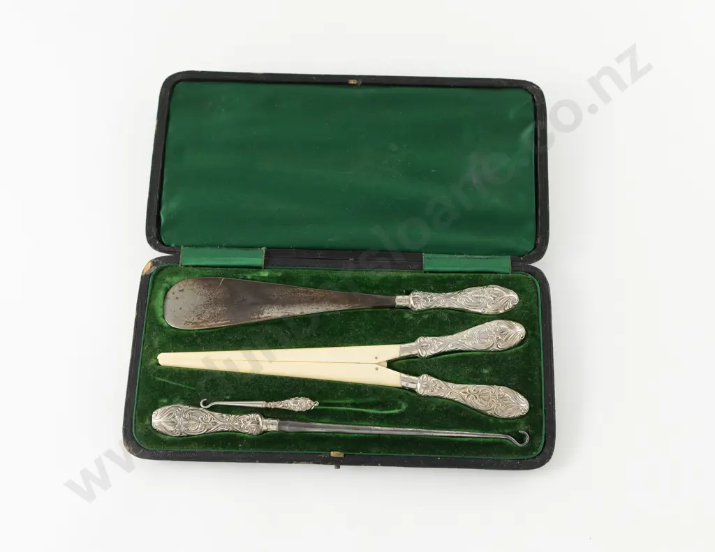 Cased Late Vict S/S 4 Piece Vanity Set Image 1++