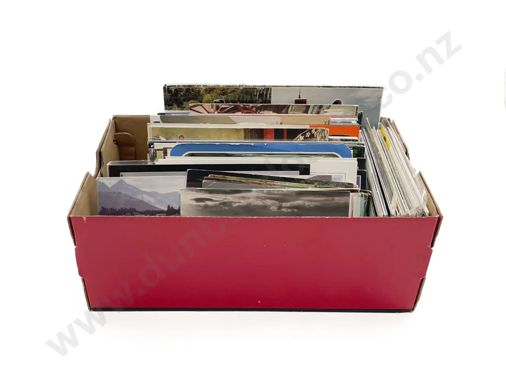 Quantity Mixed Vintage & Modern NZ & World Postcards Image 1++
