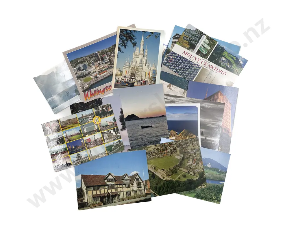 Quantity Mixed Vintage & Modern NZ & World Postcards Image 1++