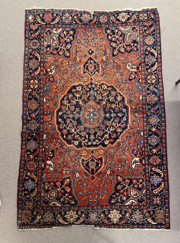 Antique Persian Ferahan or Saruq Rug Image 1++