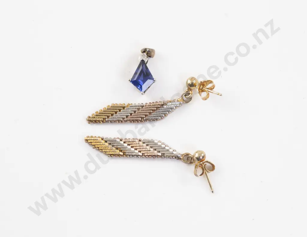 9ct Diamond and Sapphire Pendant Image 1++