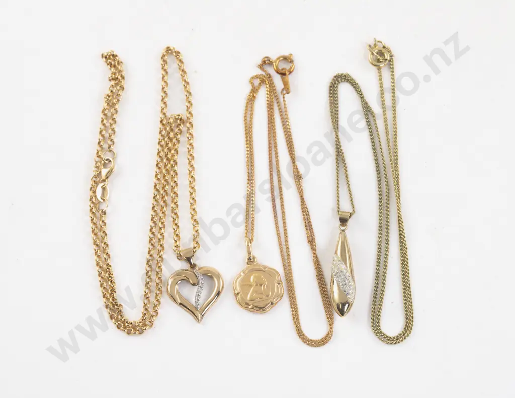 9ct Diamond Heart Pendant Image 1++