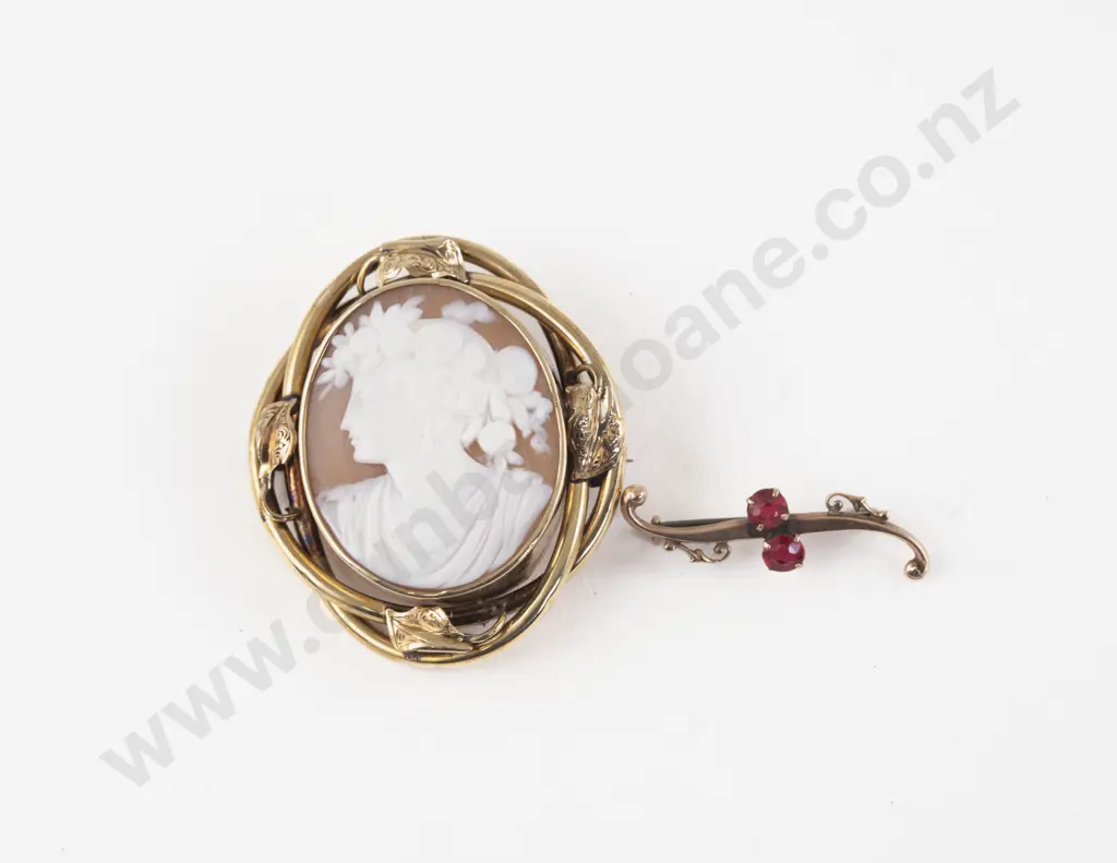 Victorian 9ct Framed Classical Portrait Cameo Brooch Image 1++