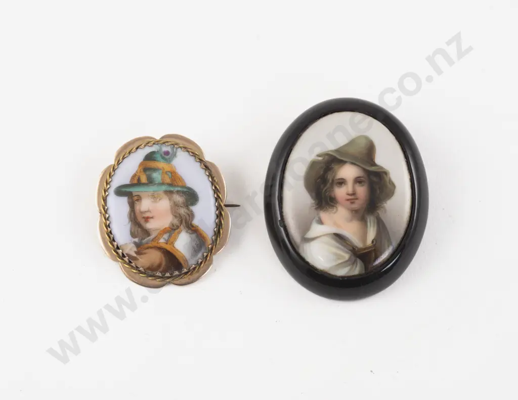 Victorian 9ct Framed Portrait of Gypsy Girl Brooch Image 1++