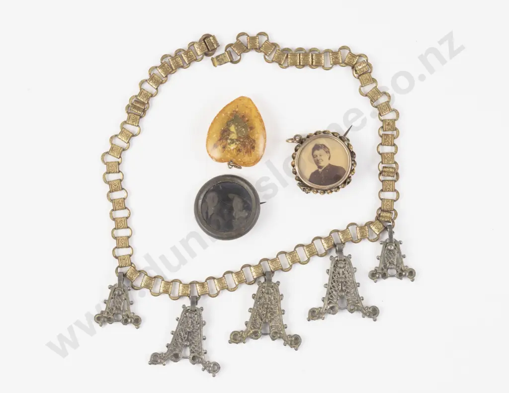 Victorian 9ct Framed Portrait Brooch/Pendant Image 1++