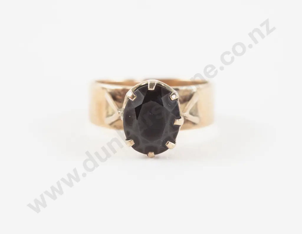 9ct Single Garnet Ring Image 1++