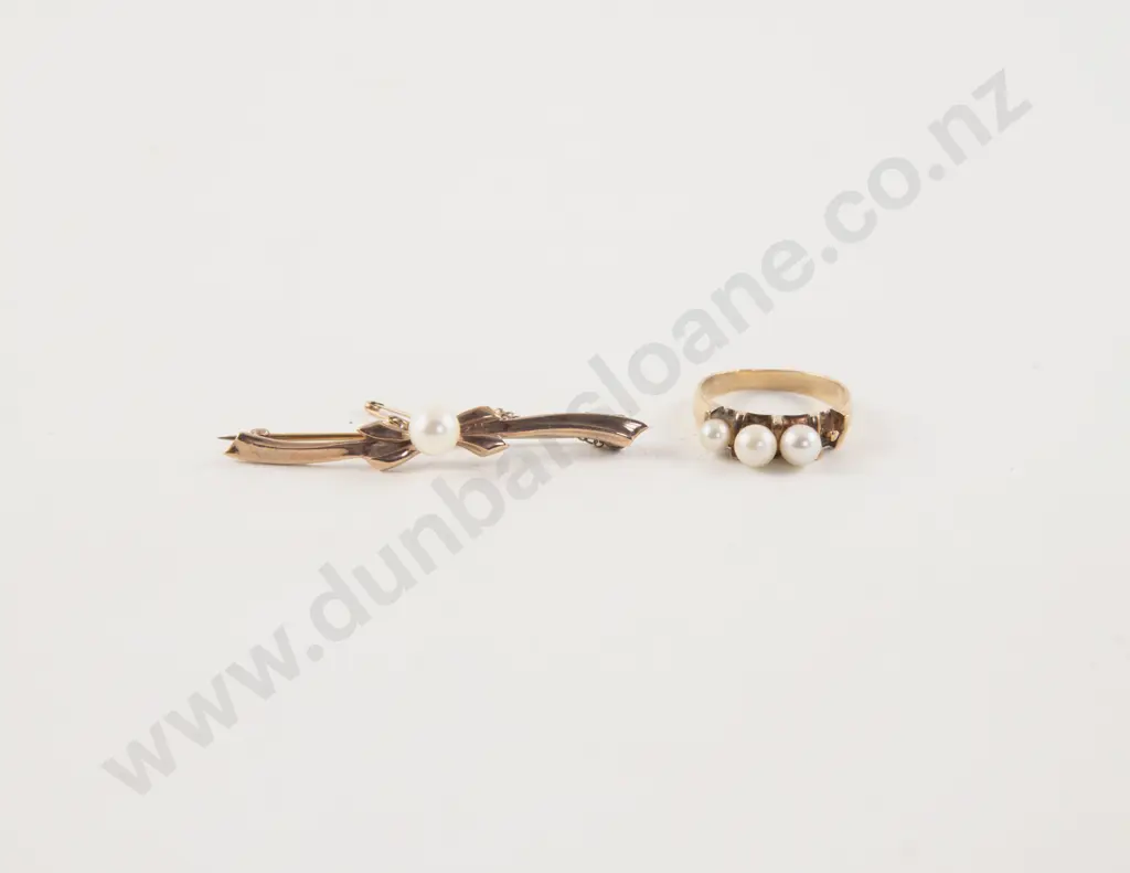 9ct Single Cultured Pearl Bar Brooch Image 1++