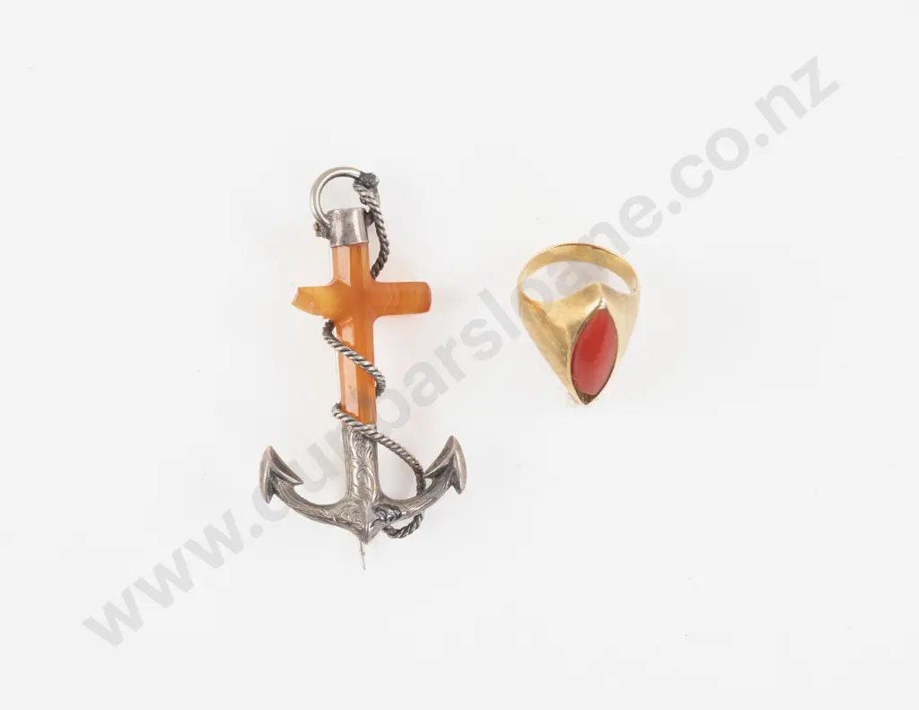 18ct Single Stone Coral Ring Image 1++