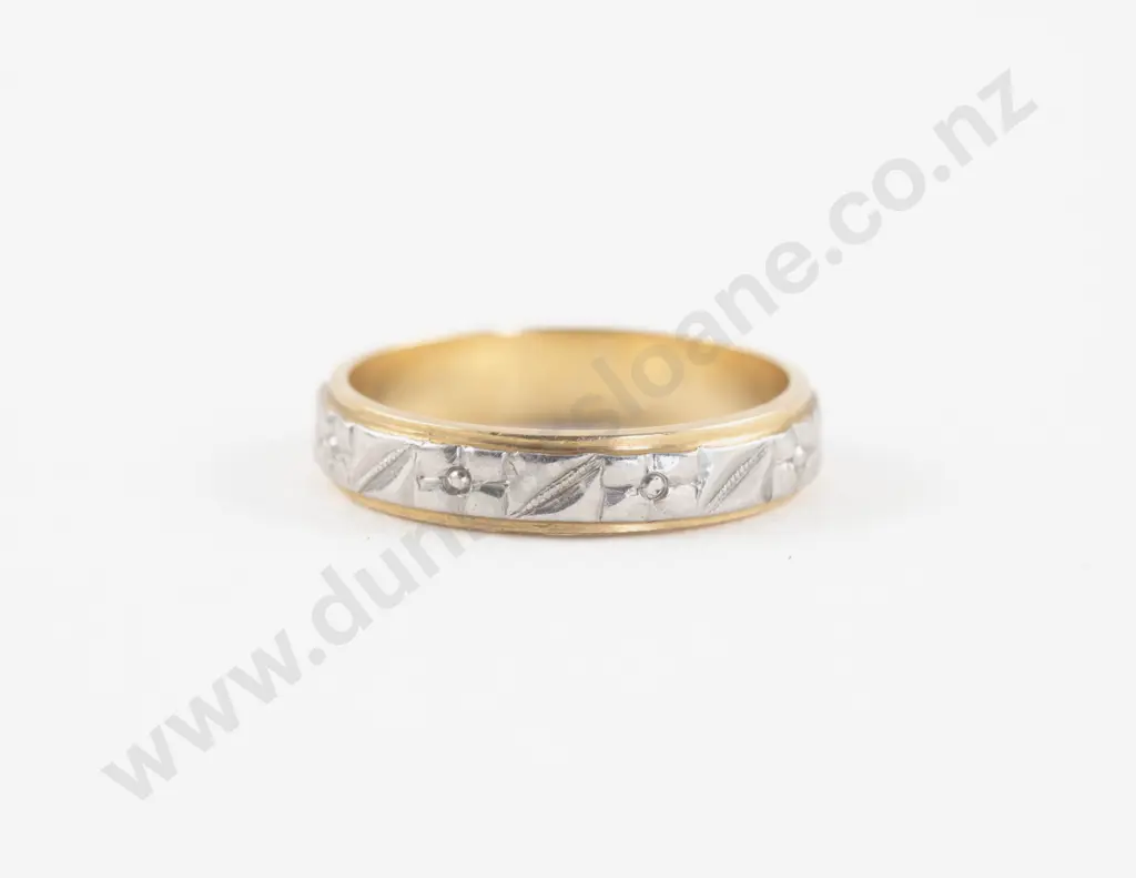 18ct and Platinum Band Ring Image 1++