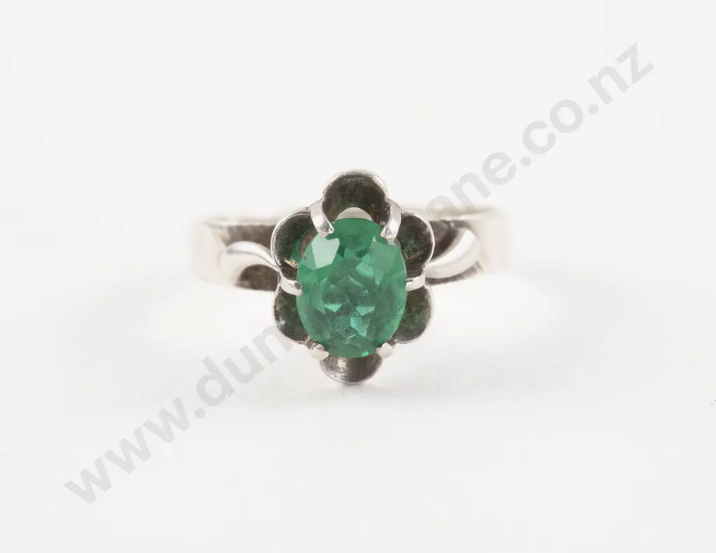 9ct White Gold Single Stone Emerald Ring Image 1++
