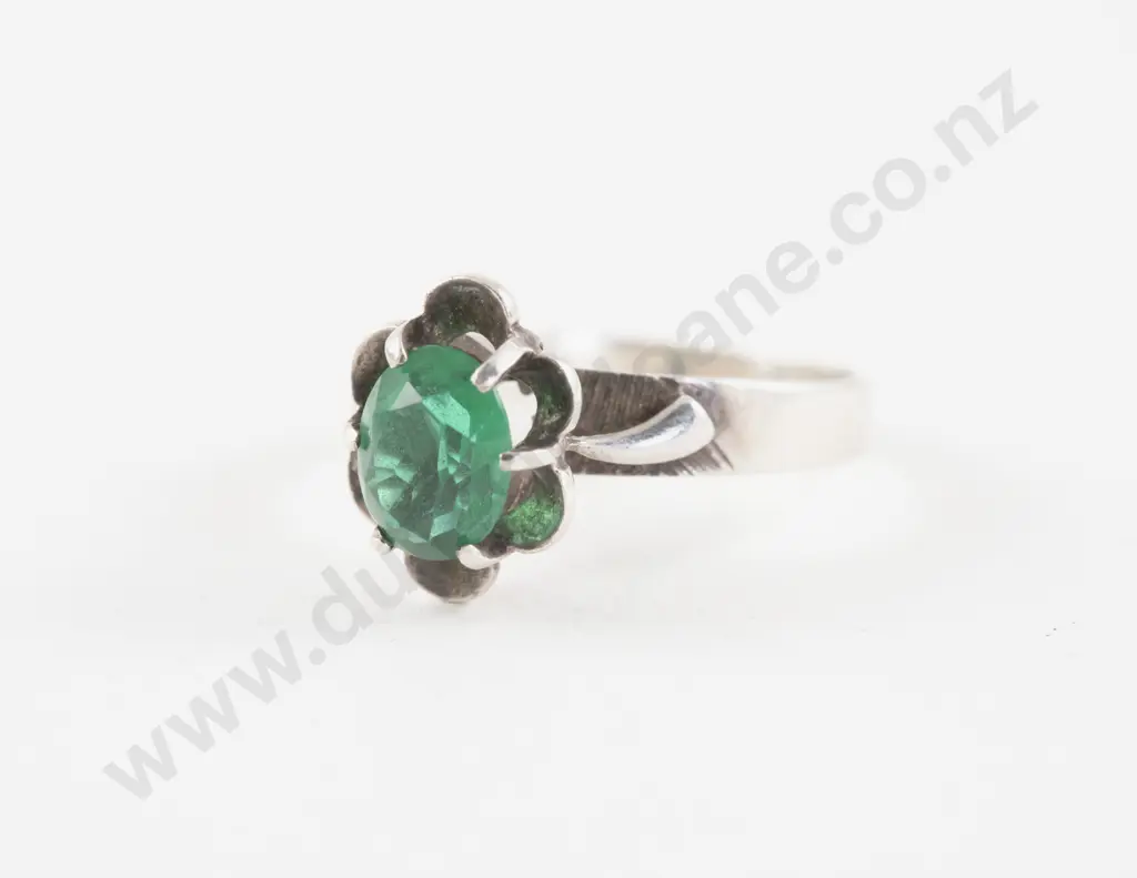 9ct White Gold Single Stone Emerald Ring Image 1++