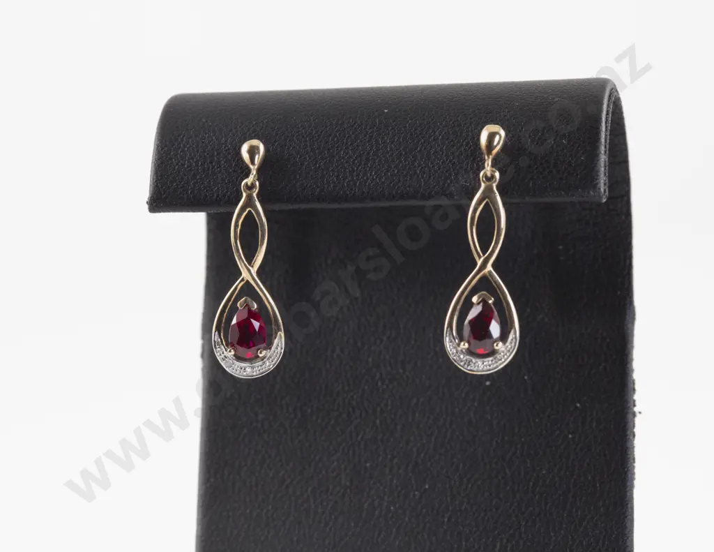 10ct Seven Stone Diamond and Ruby Ring Image 1++