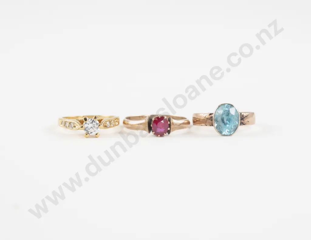 9ct Single Garnet Ring Image 1++