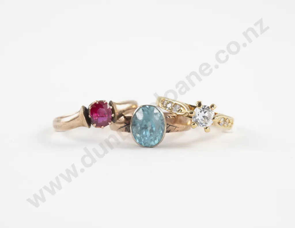 9ct Single Garnet Ring Image 1++