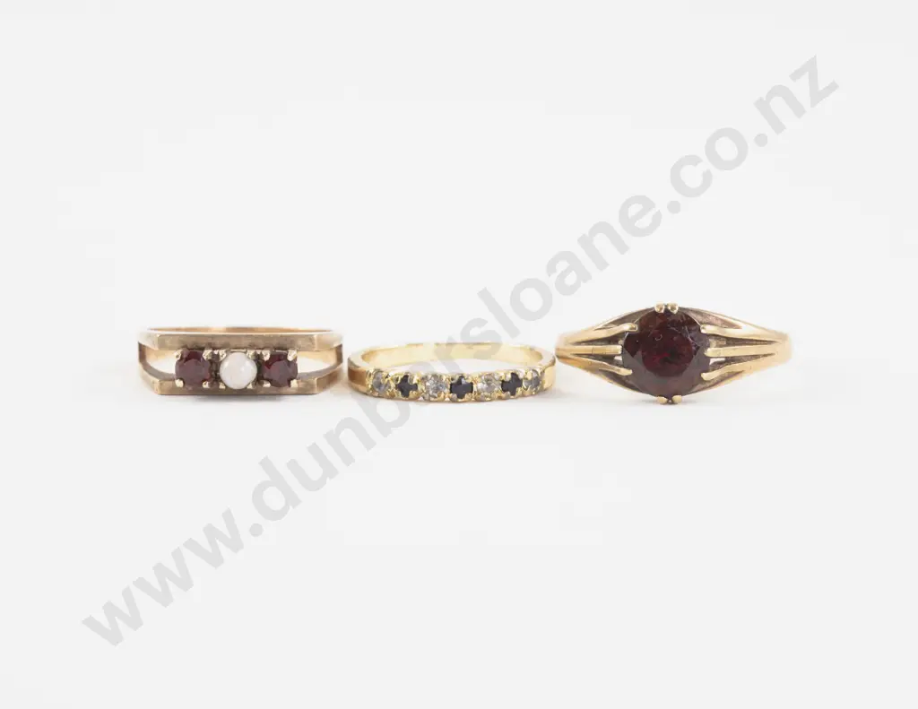 9ct Single Garnet Ring Image 1++